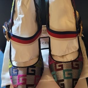Gucci metallic silver pumps. 38.